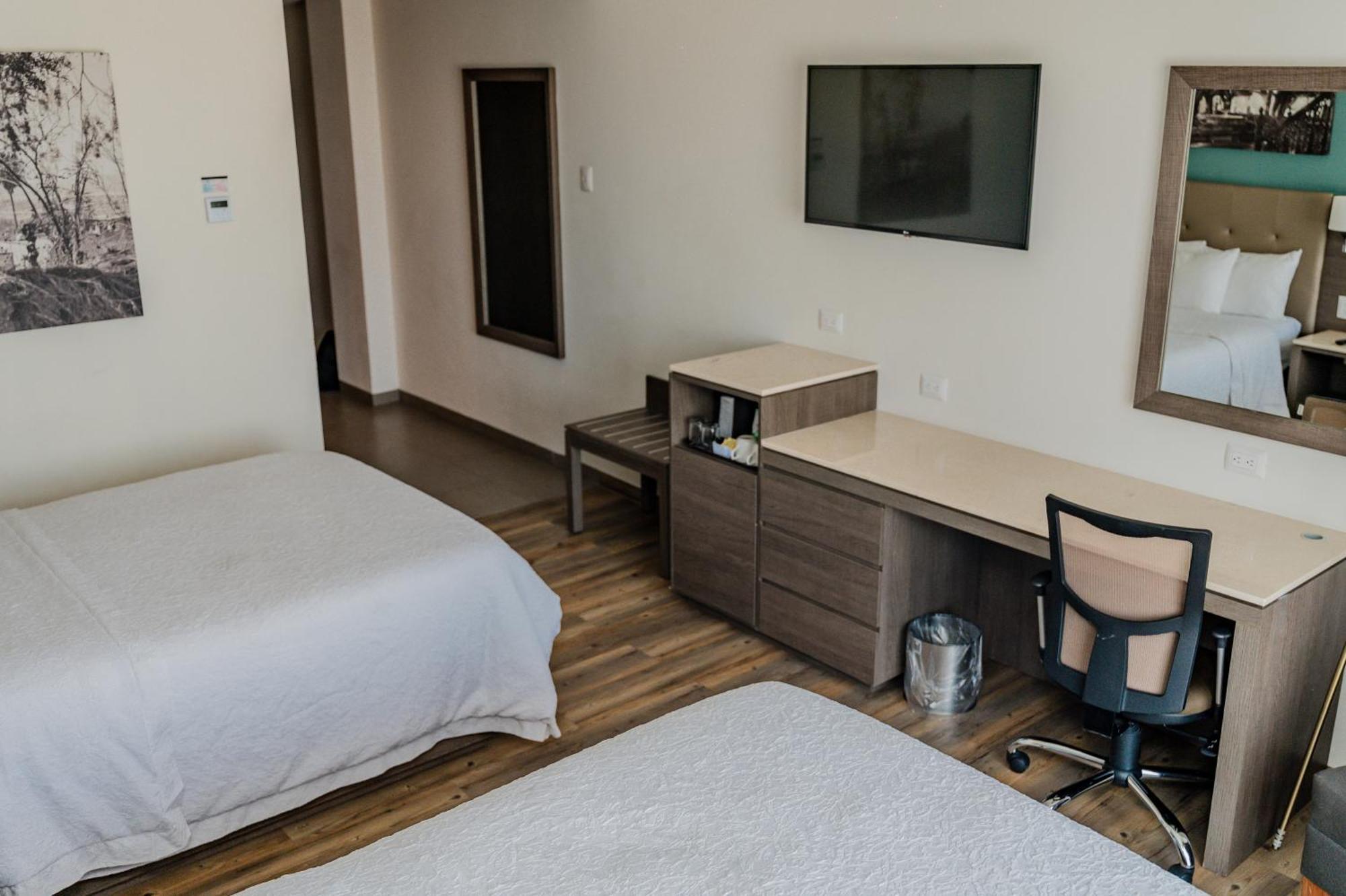 Hampton Inn By Hilton Celaya Celaya  Exterior foto